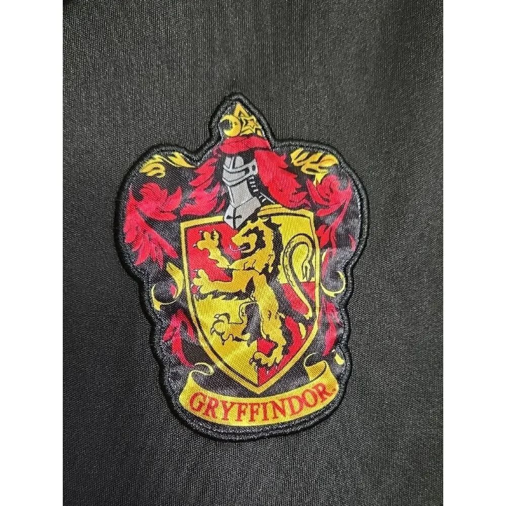 Harry Potter..Black Hooded Robe with Red Lining and Gryffindor Crest - Picture 4 of 13